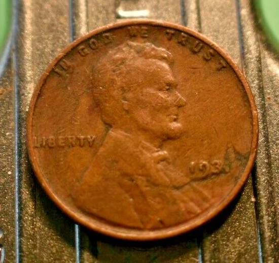 1931 wheat penny clipped planchet error showing curved clip at coin rim
